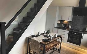 Comfortable Home In Bolton