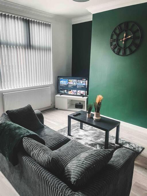 Comfortable Home In Bolton Farnworth Exterior photo